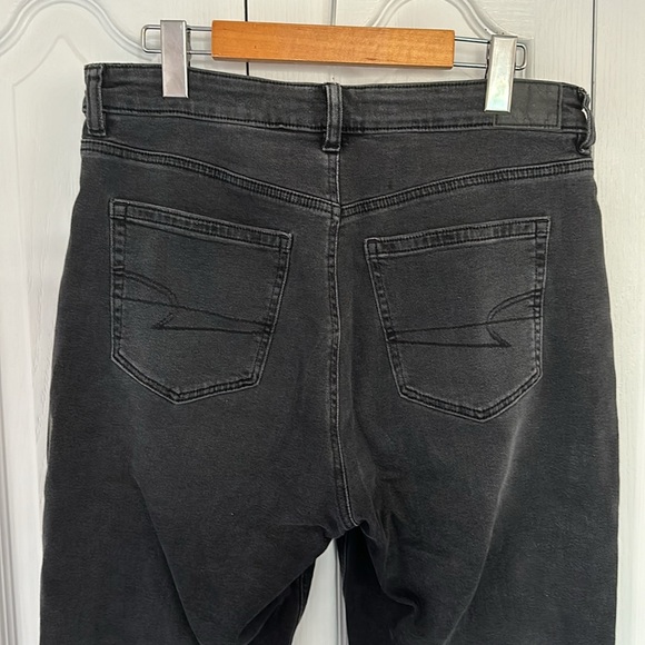 American Eagle - Mom Jean - Picture 3 of 6